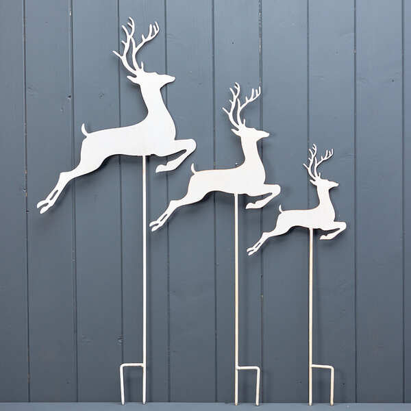 S/3 White Metal Reindeers on Stake 31x0.5x7 M:25.5x0.5x60 S:19x0.5x48