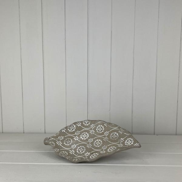 Small Concrete Leaf Dish 31 x 15 x 3