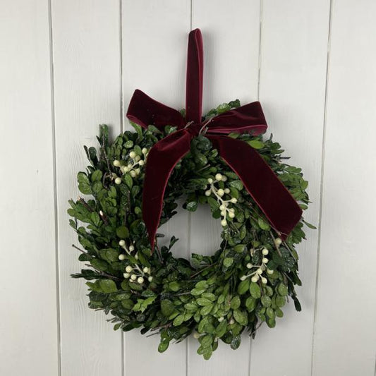 Mistletoe Wreath with Bow D29cm