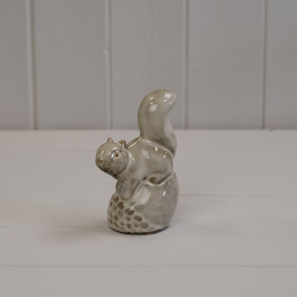 Beige Mottle Ceramic Squirrel Sitting on Acorn Decoration L7xD5xH11.5cm  Weight-179g